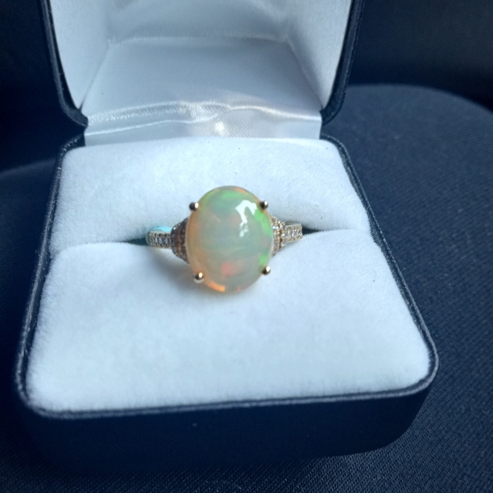 Effy 14k gold opal and 1/4 ctw diamond ring